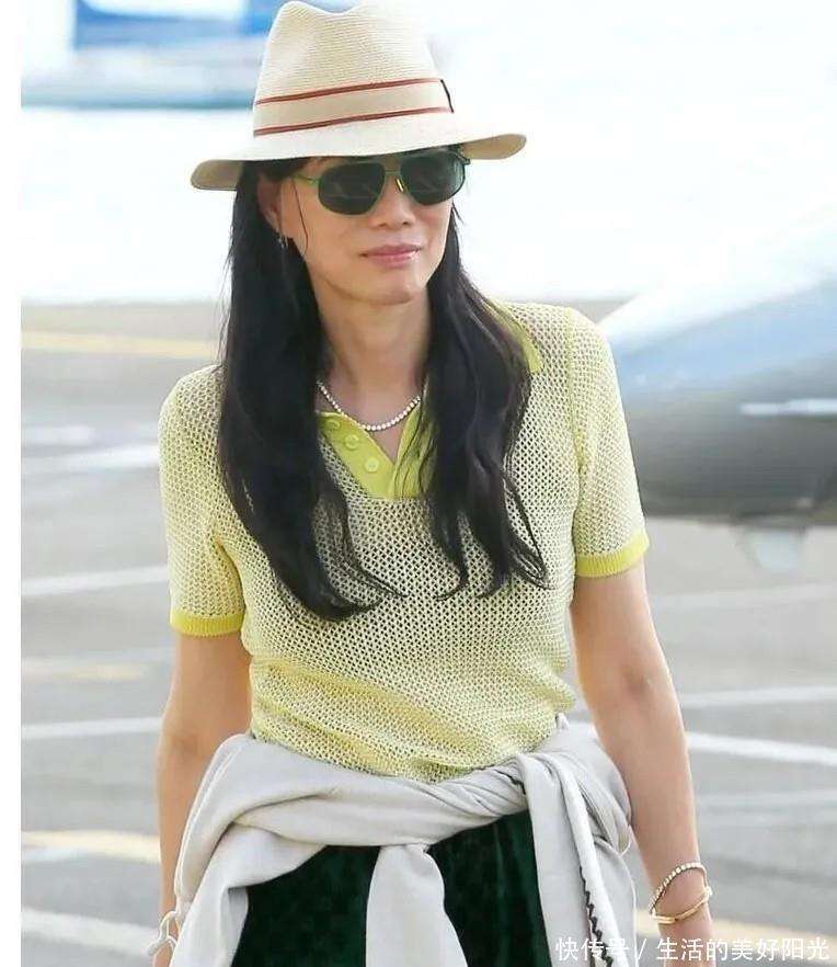 ！紫色西装 烟管裤像超模又美出国际范开元棋牌app邓文迪又把野心穿在身上