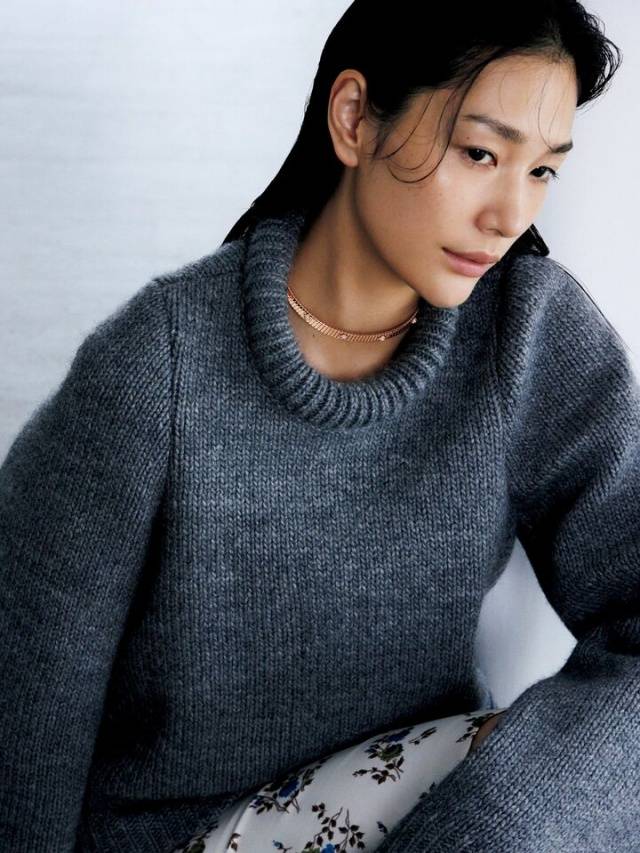 要学会用珠宝50+女性尤其不可忽略开元ky棋牌灰色穿搭的高级感秘诀:(图3) 要学会用珠宝50+女性尤其不可忽略开元ky棋牌灰色穿搭的高级感秘诀:(图3)