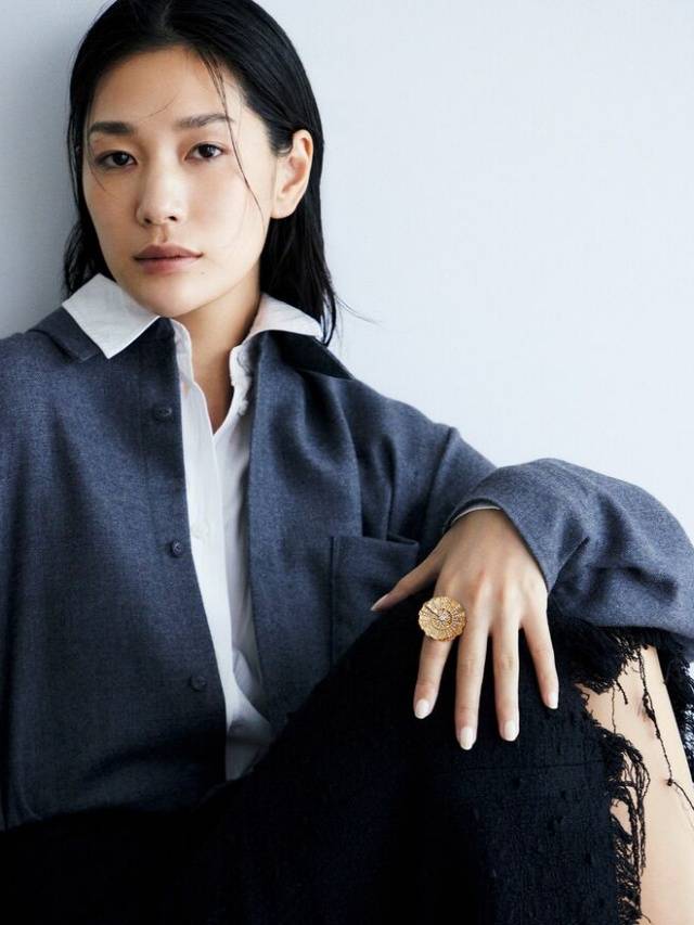 要学会用珠宝50+女性尤其不可忽略开元ky棋牌灰色穿搭的高级感秘诀:(图4) 要学会用珠宝50+女性尤其不可忽略开元ky棋牌灰色穿搭的高级感秘诀:(图4)