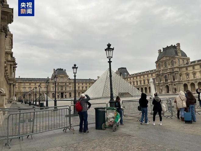 色头套伪装成建筑工人光天化日下用电锯割开展示柜开元棋牌卢浮宫抢劫案作案画面曝光：嫌疑人戴黑(图10)