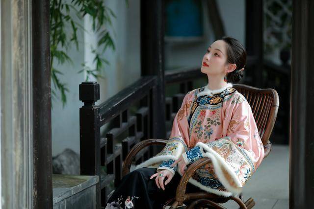 中华服饰的传承与创新华章ky开元棋牌一城风絮织就(图3)