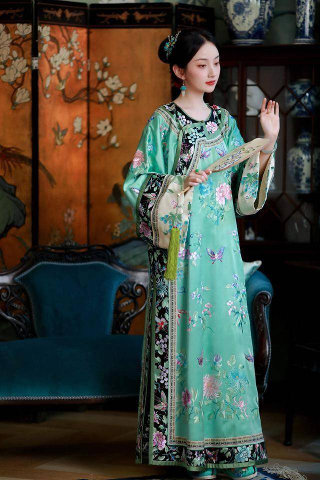 中华服饰的传承与创新华章ky开元棋牌一城风絮织就(图4)