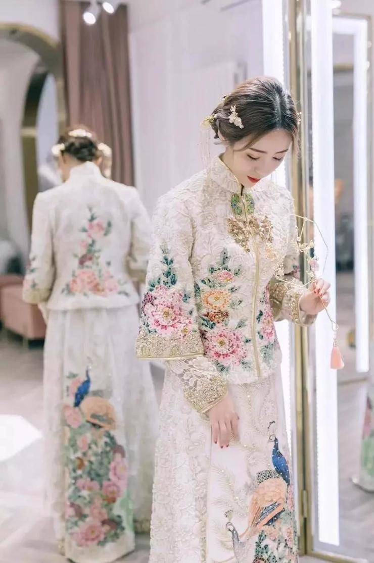 佩戴的耳饰每一对都好美呀！开元棋牌那些适合婚礼当天(图8)